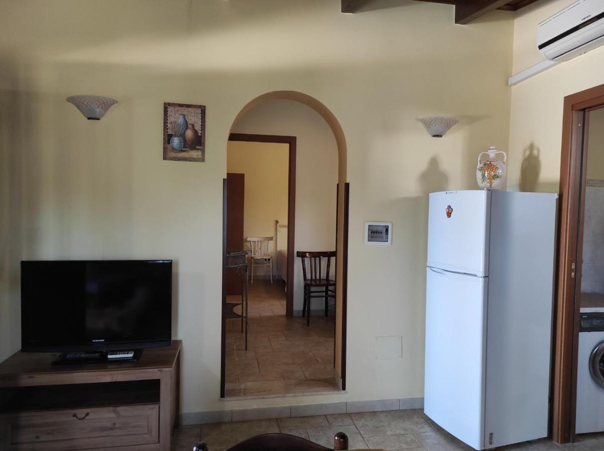 Casetta Albizia San Vito dei Normanni Bagian luar foto