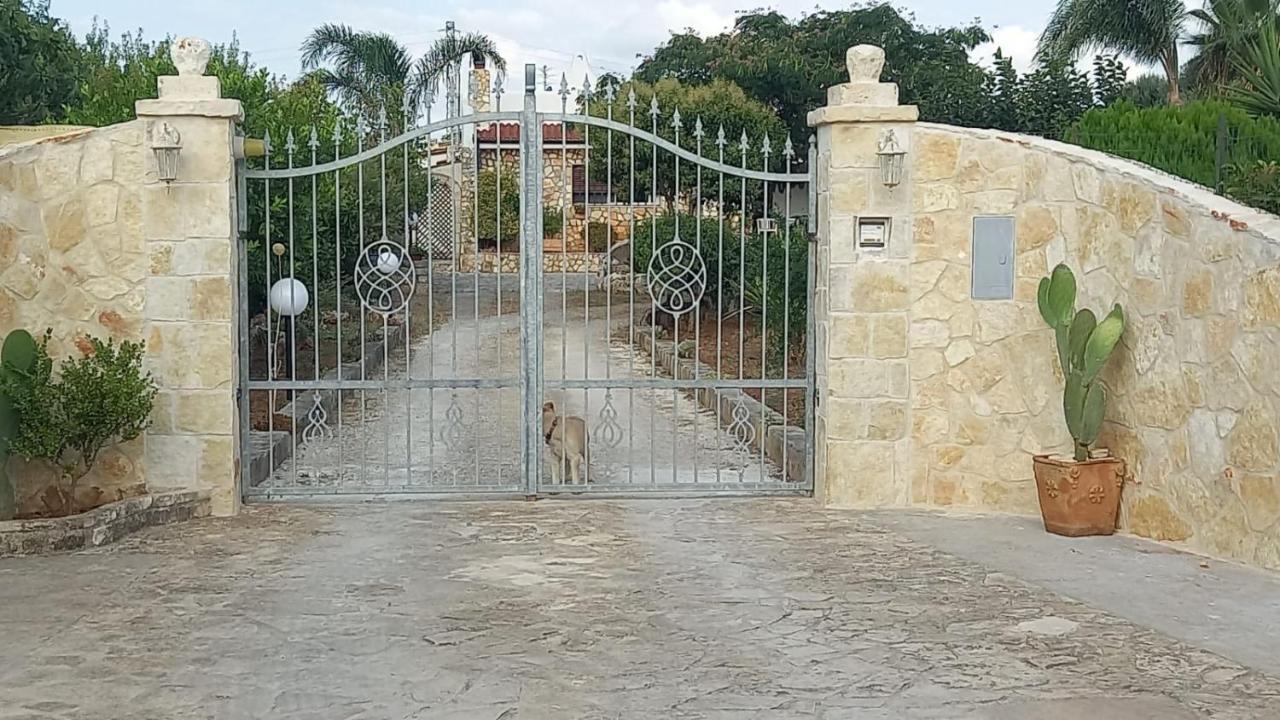 Casetta Albizia San Vito dei Normanni Bagian luar foto